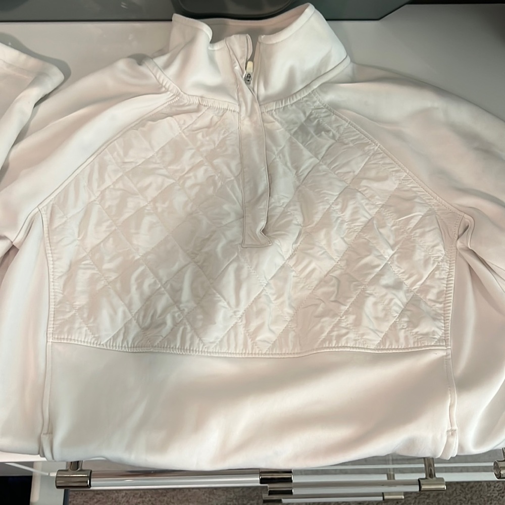 Avía all white half zipper sweatshirt 💞